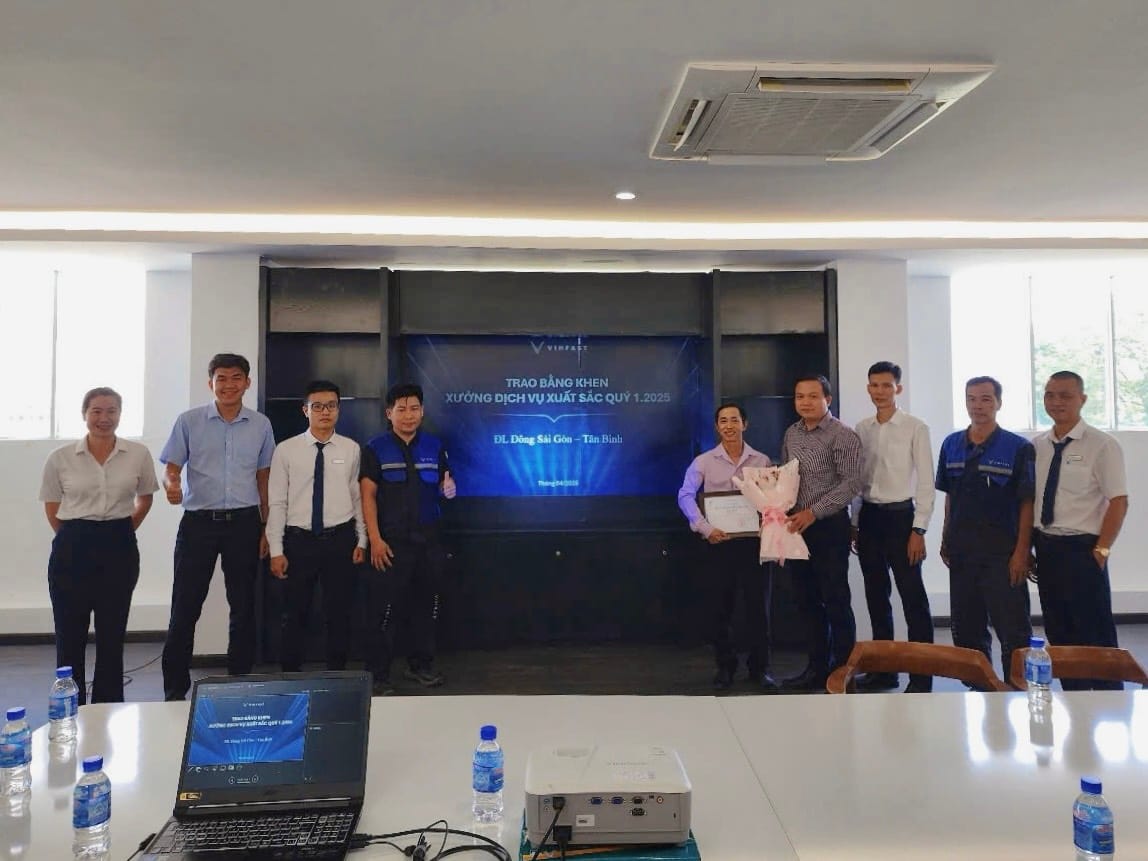 xưởng dịch vụ Đông Sài Gòn nhận bằng khen từ VinFast