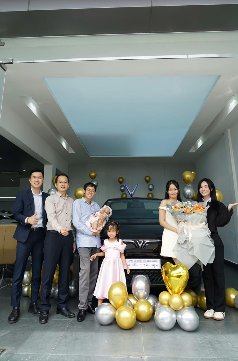 Bàn giao VinFast Limo Green tại VinFast Đông Sài Gòn – Trao niềm tin, đồng hành xanh.